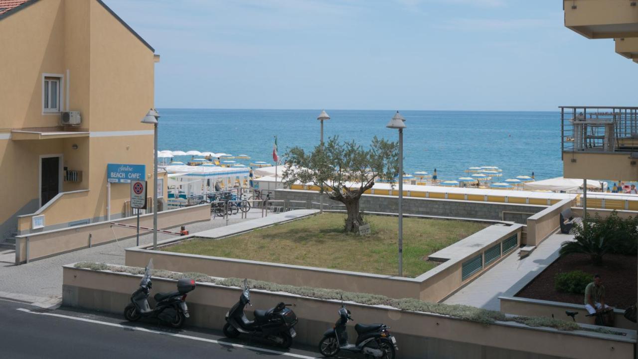 Babyaccommodation Family Experience IV Pietra Ligure Exteriör bild
