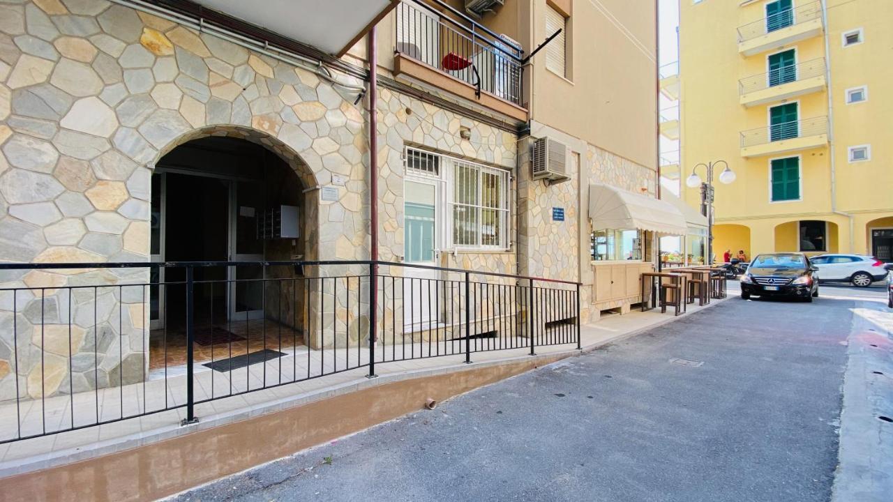 Babyaccommodation Family Experience IV Pietra Ligure Exteriör bild